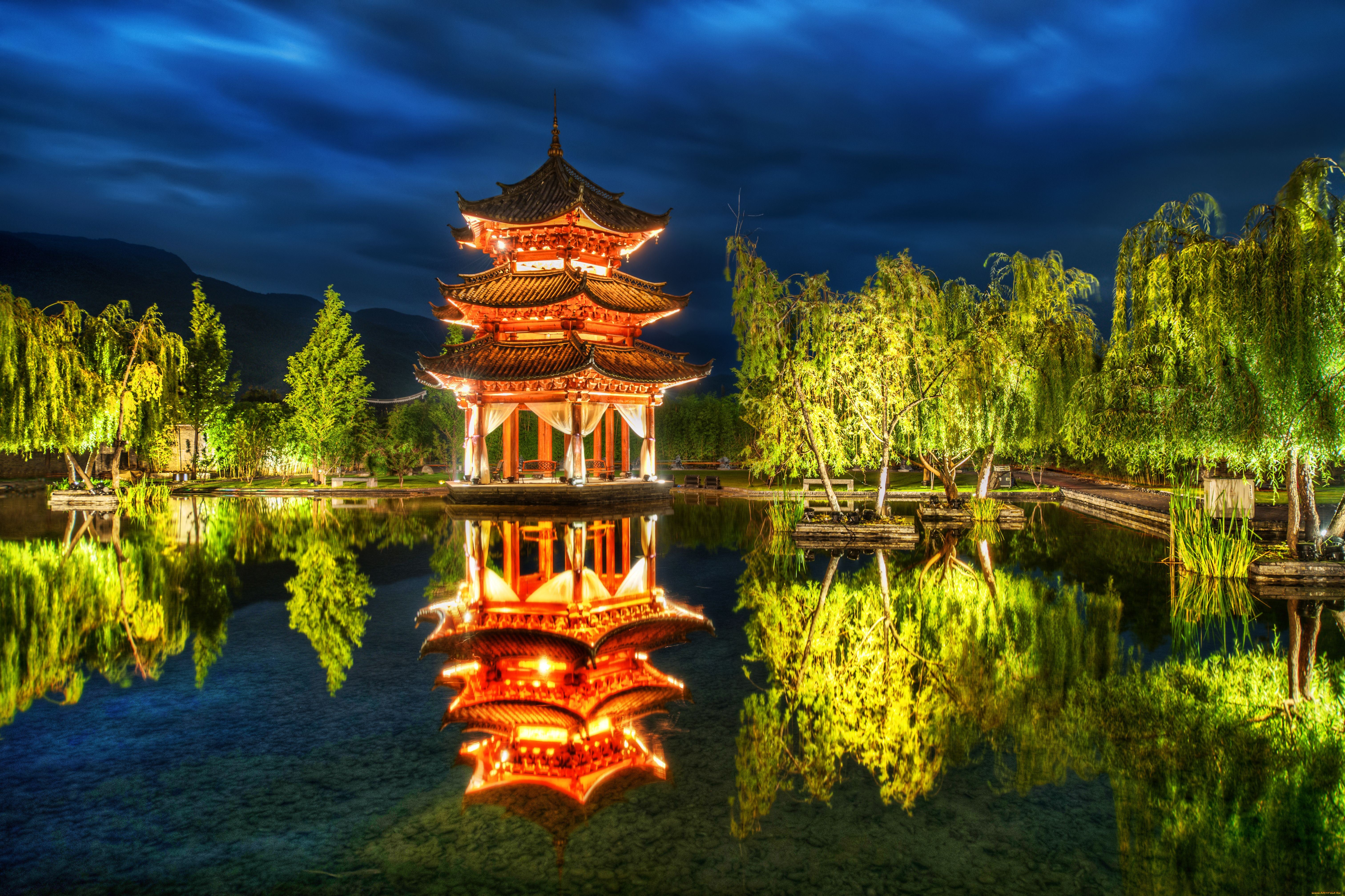 Озеро азии 4. Китай парк пагода. Китай Лицзян храм. Китайская Падога. Пагода лес Китай.